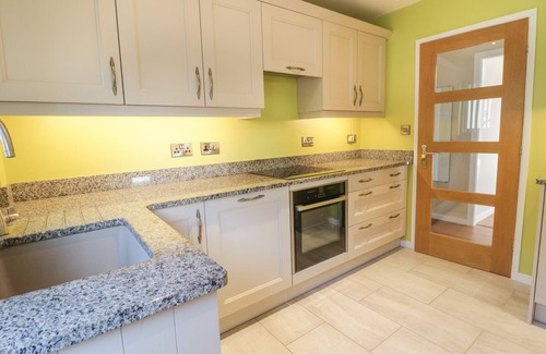 Morfa Bychan House | RHOS DEINIOL, pet friendly, country holiday cottage in Morfa Bychan