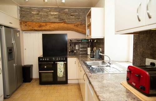 Crosswell Cottage | Rhostwarch Old Farmhouse, Newport