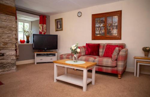 Crosswell House | Rhostwarch Old Farmhouse Newport, Pembrokeshire