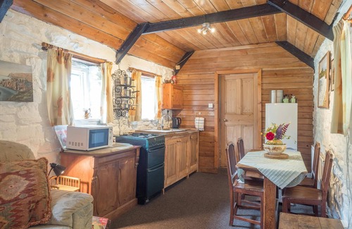 New Moat Cottage | Rhyd y Brown Cottage, Llys Y Fran