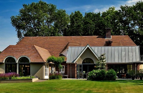 Bakel Villa | Riante familie Villa met prive zwembad, sauna, bubbelbad en Chill ruimte