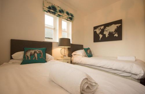 Holestone Moor House | Riber Cottage - Darwin Lake Holiday Village