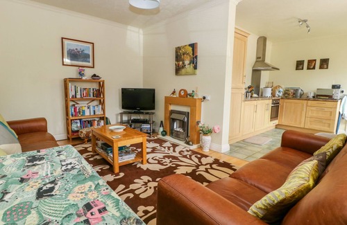 Burythorpe Cottage | RICHMOND COTTAGE, pet friendly, with a garden in Malton