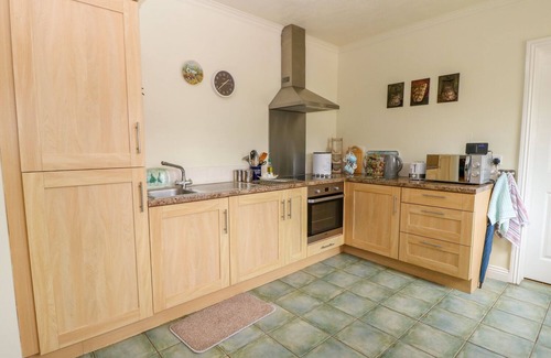 Burythorpe Cottage | RICHMOND COTTAGE, pet friendly, with a garden in Malton