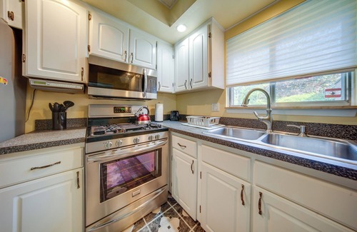 Richmond Heights House | Richmond Heights Retreat w/Patio + Fire Pit!