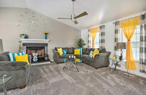 East Highland Park House | Richmond Home with Pool, 5 Mi to Downtown!