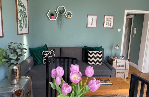 North Richmond Apartment | Richmond & Kew Gardens cozy garden flat by the pagoda