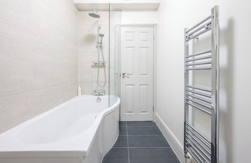 Plasnewydd Apartment | Richmond Place 2 by Tŷ SA