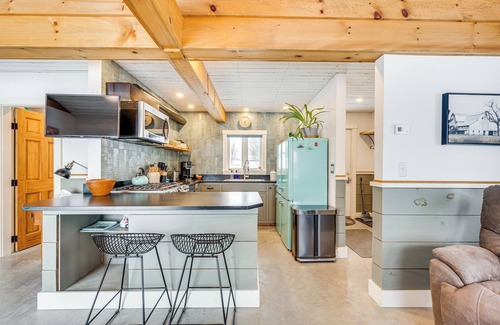 Hardwick Cabin | Ride From Your Door: Cabin w/VAST Trail Access!