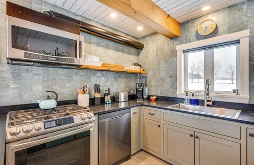 Hardwick Cabin | Ride From Your Door: Cabin w/VAST Trail Access!