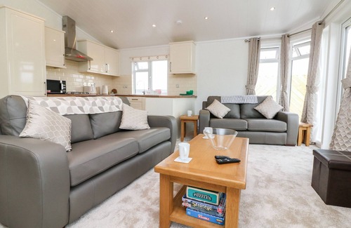 Graddon Cross Cottage | RIDGE'S RETREAT (NO 7 KIGBEARE LODGES), with pool in Sourton Down