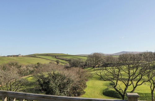 Graddon Cross Cottage | RIDGE'S RETREAT (NO 7 KIGBEARE LODGES), with pool in Sourton Down