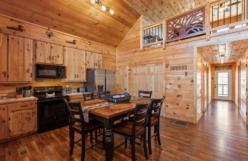 Frenchburg Cabin | Ridge Top Cabin Retreat w/Hot Tub & Game Room