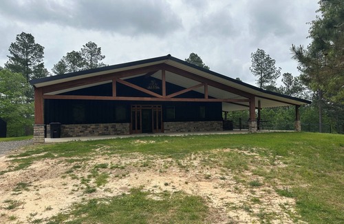 Kirby House | Ridgeview at Kirby Landing - Sleeps 14- 1 mile to boat landing at Lake Greeson