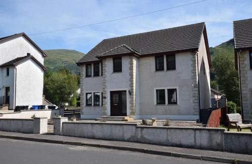 Lochgoilhead House | Ridgeview Villa - Partial loch view