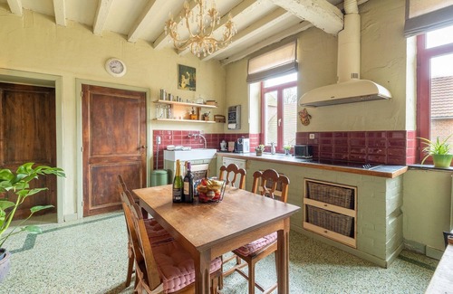 Velm House | Riding School Farm Stay