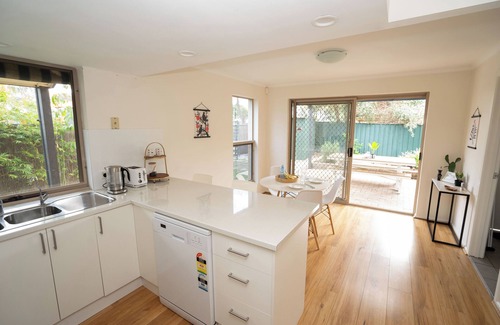 Ridleyton House | Ridleyton Hideaway - 4 bed home near CBD