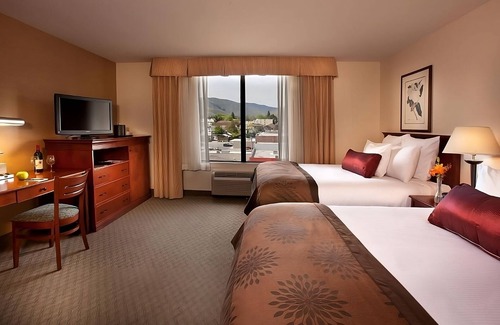 Wenatchee Hotel | Right Near Downtown! Walk to Shops & Restaurants, FREE Parking, Pool Access