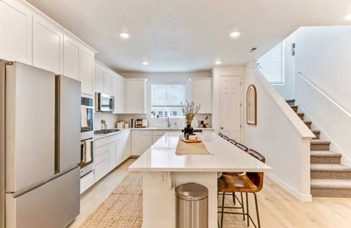 American Fork House | Right off i15, Rooftop Patio, BBQ Grill!