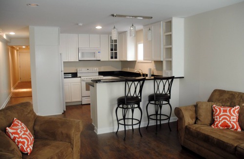Zanoni Condo | Right on Main St! Shops, Arts, Dining and More!
