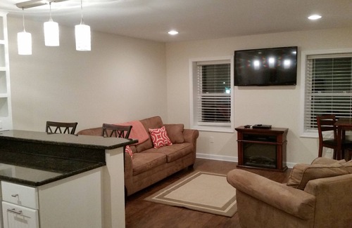 Zanoni Condo | Right on Main St! Shops, Arts, Dining and More!