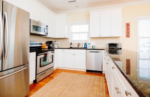 Kure Beach House | Right on Tide: 2.5 blks to beach, pier!