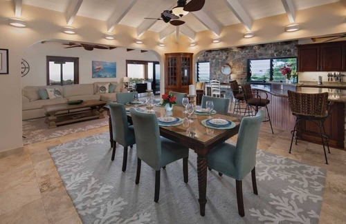 Estate Pastory Villa | Riley's Retreat - Spacious Villa with Private Pool