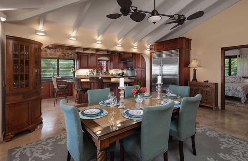 Estate Pastory Villa | Riley's Retreat - Spacious Villa with Private Pool