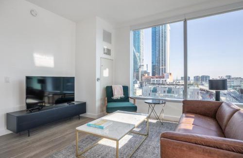 South Beach Apartment | Rincon Hill 2BR w Gym Movie Theater nr tech SFO-206