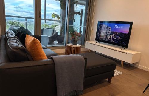 Moonee Ponds Apartment | Rise to the top!