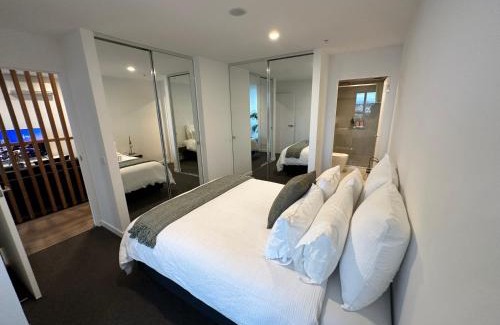 Moonee Ponds Apartment | Rise to the top!