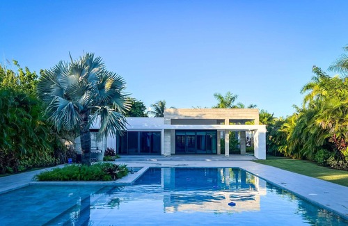 Los Paseos de Dorado House | Ritz Carlton-Dorado Beach 5BR, 6BA Luxury Estate