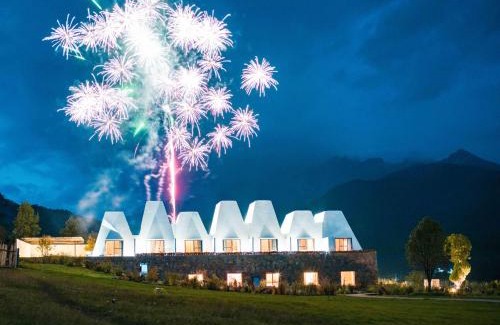 Yulong Hotel | Ritzman Suye Snow Mountain Wild Luxury Hotel