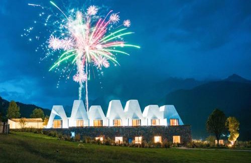 Yulong Hotel | Ritzman Suye Snow Mountain Wild Luxury Hotel