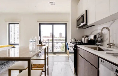 Central Business District Apartment | Ritzy Downtown Studio Apt/FREE PARKING