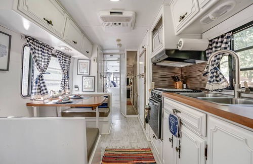 New Braunfels House | River Access, 20% Off, Glamping, Couple, Nature