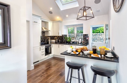 Bowland Bridge Cottage | RIVER BARN, luxury holiday cottage, with open fire in Town End