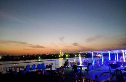 Al-Basatin Hotel | River Boat - Single Room