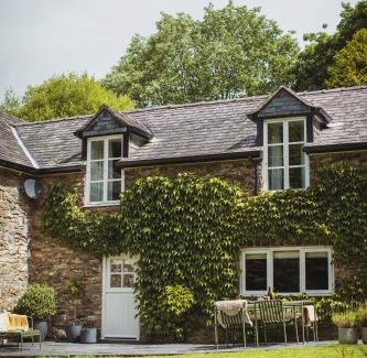 Llanfair Caereinion House | River Cottage, a luxurious and cosy riverside cottage for two