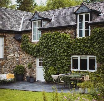 Llanfair Caereinion House | River Cottage, a luxurious and cosy riverside cottage for two
