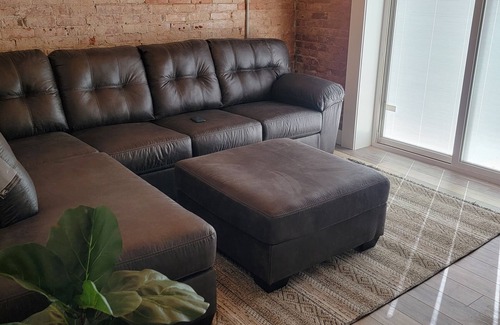 Oak Harbor House | River Front Apartment. 40 min to Cedar Point/Lake Erie/Put-In-Bay!