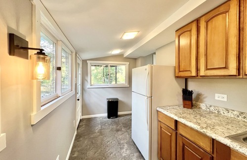 Hopewell House | River front getaway with screened-in porch overlooking the river!