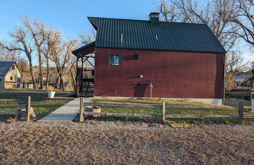 Hulett Apartment | River front property close to the Devils Tower!