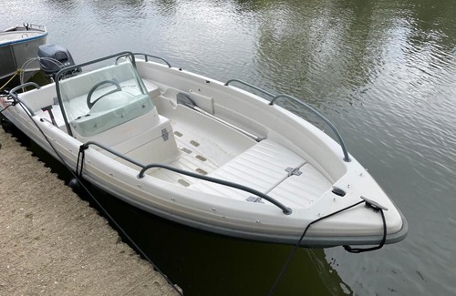 Wraysbury House | River guest house with jacuzzi fire and boat hire