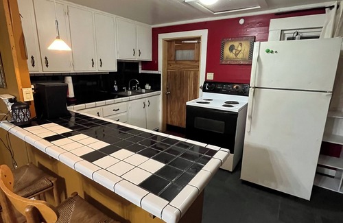 Telogia Cabin | River House! Easy Living on Easy Street