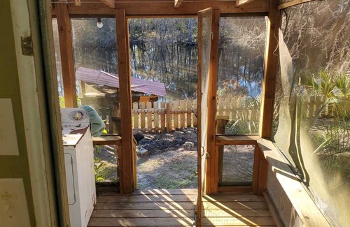 Telogia Cabin | River House! Easy Living on Easy Street