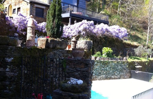 Reriz House | River lodge Garden Hillside Retreat 5pax +