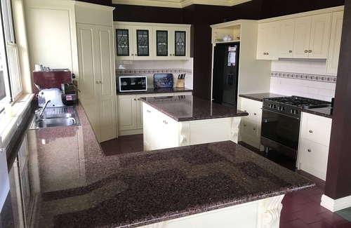 Warrnambool House | River Lodge, Large house on the Hopkins River