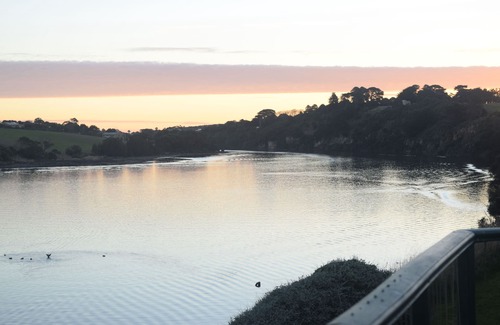 Warrnambool House | River Lodge, Large house on the Hopkins River