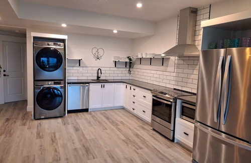 Agassiz House | River & Mountain View, Cliffside, Ground Floor Suite. 2 King Beds Private Patio.
